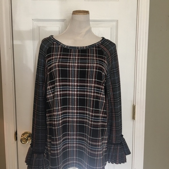 Hannah XL long sleeve pull over tunic top.”Contrasting plaid. Pleated cuffs. - Picture 1 of 8